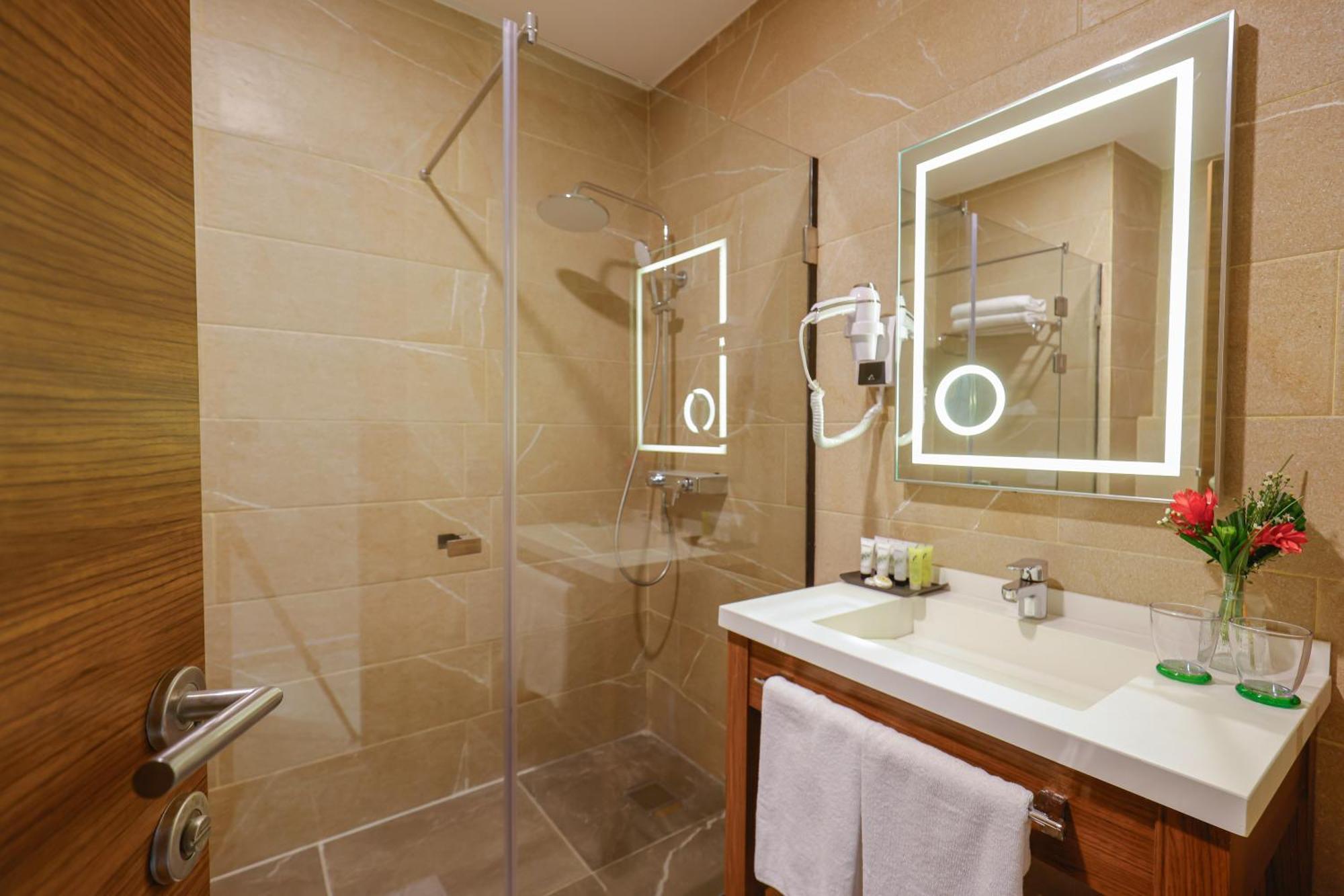 Byblos Hotel Abidjan Eksteriør bilde